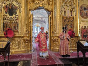 Митрополит Кирилл возглавил Божественную литургию в Неделю жен-мироносиц в храме свт. Николая в Заяицком