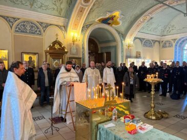 В храме святителя Николая в Заяицком в Димитриевскую родительскую субботу совершили заупокойное богослужение