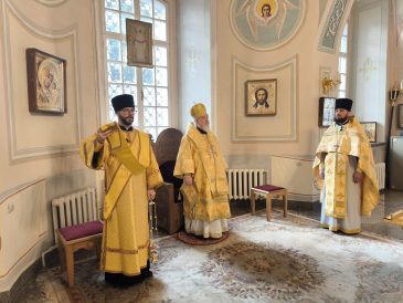 Митрополит Ставропольский и Невинномысский Кирилл возглавил Литургию в храме свт. Николая в Заяицком