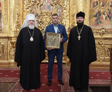 Руководитель столичного департамента культурного наследия посетил Никольский храм в Заяицком