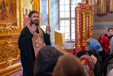 Настоятель храма свт. Николая в Заяицком встретился с подростками из Курской области