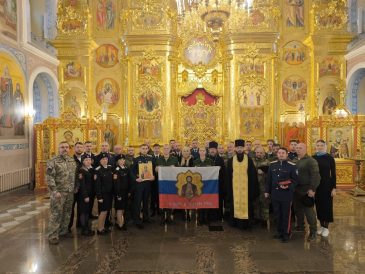 В храме свт. Николая в Заяицком состоялась передача Кантемировской казачьей дивизии иконы святого князя Владимира с частицей мощей