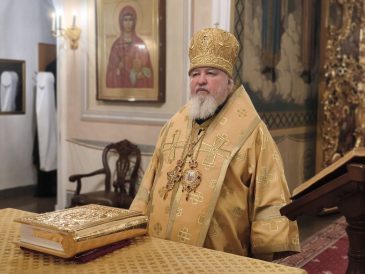 В Неделю 28-ю по Пятидесятнице митрополит Кирилл возглавил Литургию в храме свт. Николая в Заяицком