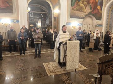 Молебен святым Петру и Февронии прошел в храме святителя Николая в Заяицком