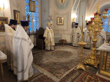 В Неделю 33-ю по Пятидесятнице митрополит Кирилл возглавил Литургию в храме свт. Николая в Заяицком