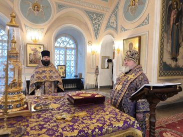 В Неделю 4-ю Великого поста митрополит Кирилл возглавил Литургию в храме свт. Николая в Заяицком