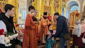 В Неделю святых жён-мироносиц в храме святителя Николая в Заяицком прошли торжественные богослужения и праздничная программа