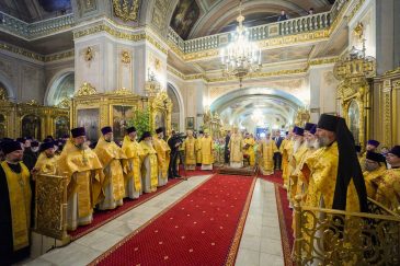 Настоятель храма молился за Божественной литургией, которую возглавил Святейший Патриарх Кирилл в кафедральном соборе в Елохове