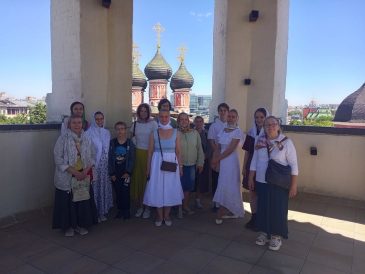 Прихожане храма посетили Высоко-Петровский монастырь и храм прп. Сергия Радонежского в Крапивниках